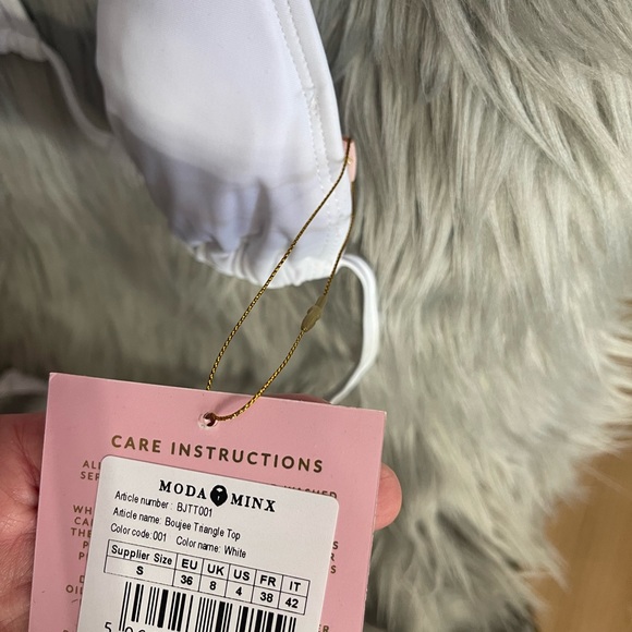 MODA MINX BOUJEE LUXE
BOUJEE 'WHITE' TRIANGLE CRYSTAL TOP/BOTTOM BIKINI SET - Picture 7 of 8